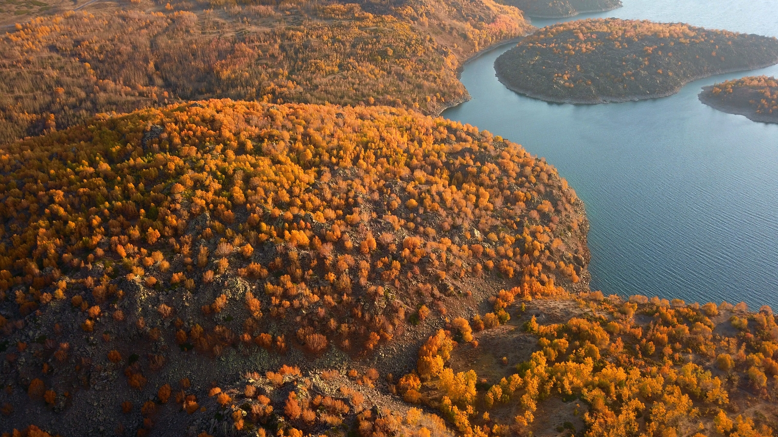 Sonbahar Renkleriyle Büyüleyen Nemrut Krateri Doğal Fotoğraf Stüdyosu Oldu