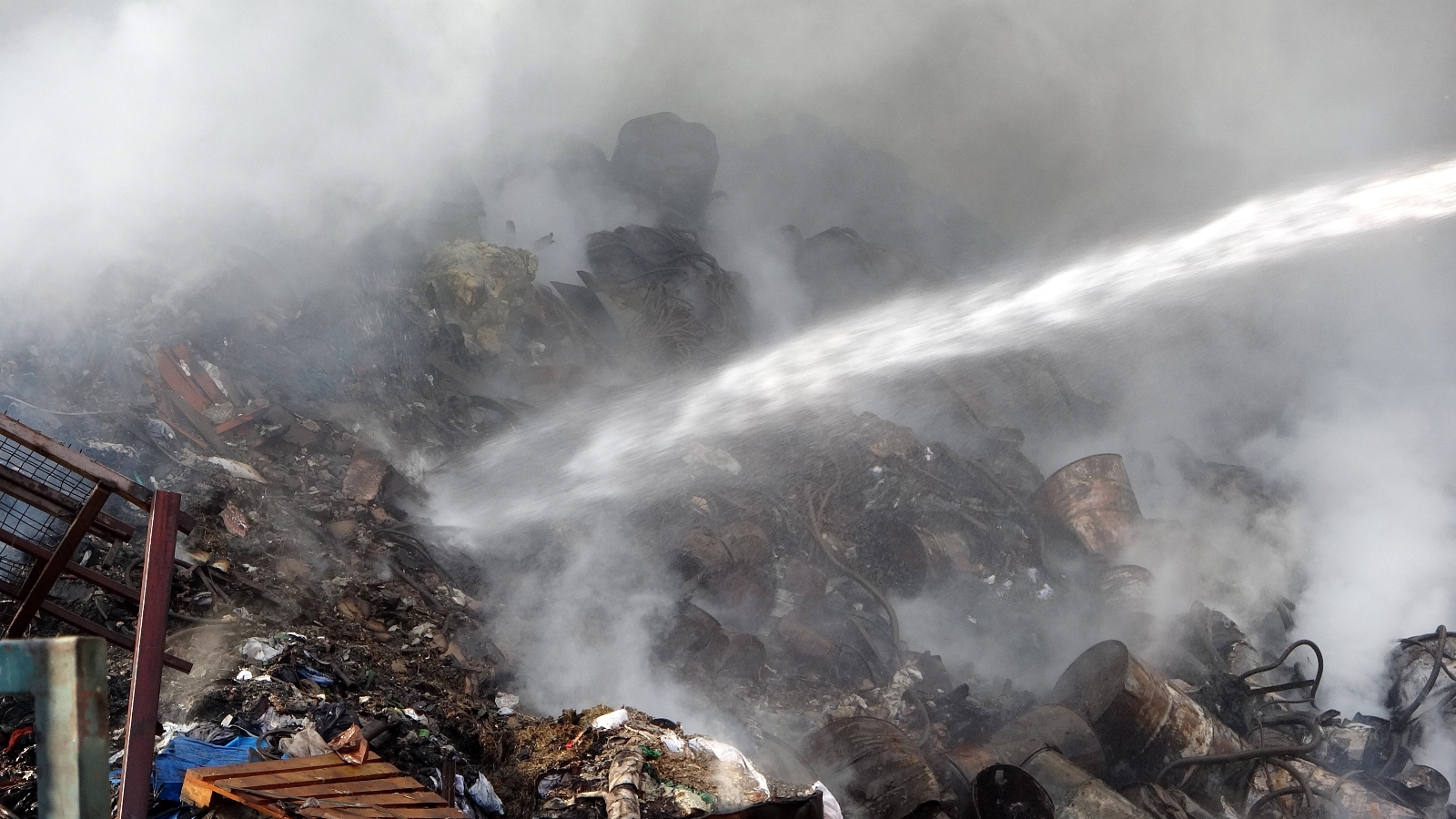 Osmaniye’de Geri Dönüşüm Fabrikasında Yangın