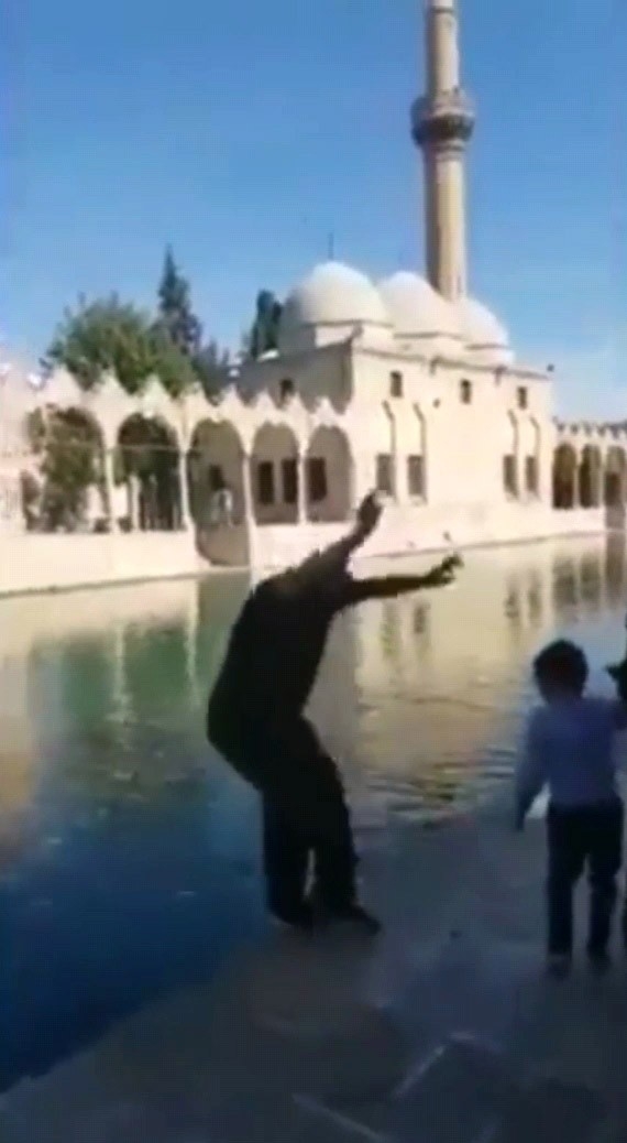 Canlı yayın yaparken Balıklıgöl’e düştü