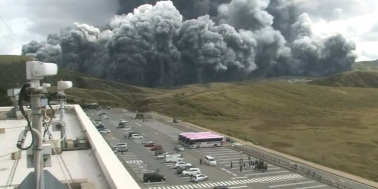 Japonya’da Aso Yanardağı’nda patlama