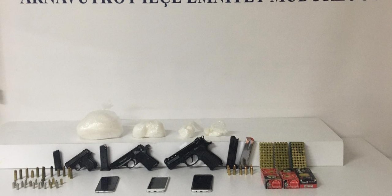 Arnavutköy’de uyuşturucu satıcısı polisin takibine takıldı