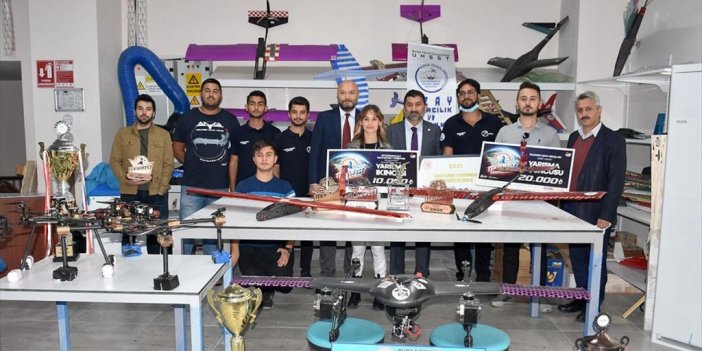 'uyumayan Atölyeler'de Beyin Fırtınası Yaparak Proje Üretiyorlar