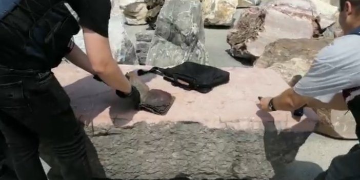 İstanbul’da jandarmadan tarihi eser kaçakçılığı operasyonu: 800 yıllık deri yazma eserler ele geçirildi