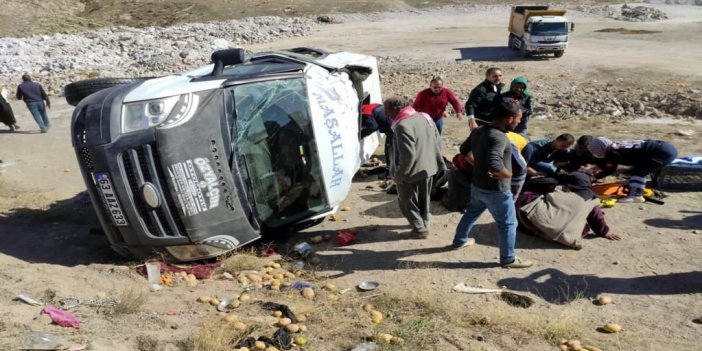 Tarım işçilerini taşıyan minibüs devrildi: 12 yaralı