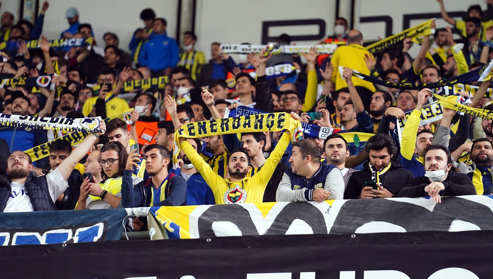 UEFA Avrupa Ligi: Fenerbahçe: 2 - Royal Antwerp: 1 (İlk yarı)