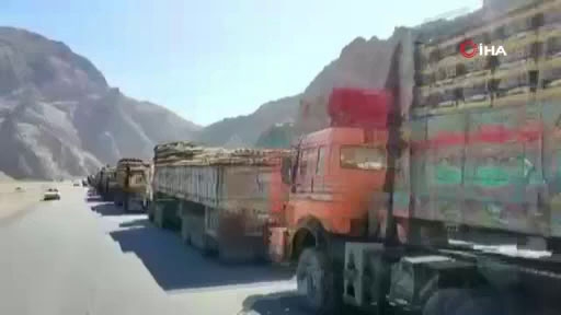 Afganistan-Pakistan sınırında uzun tır kuyrukları oluştu