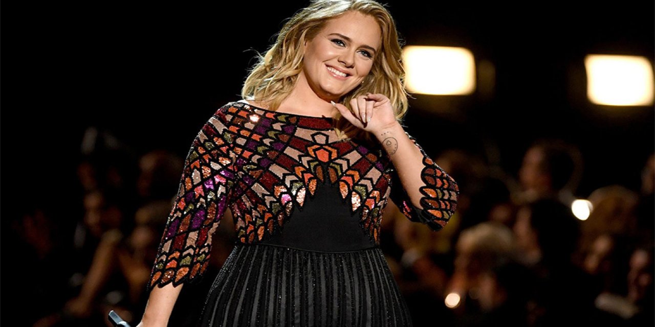 Adele, rekorla yeniden sahnelere döndü