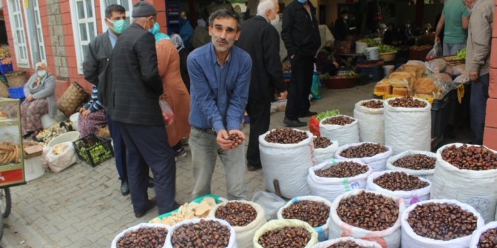 Pazarda kestane ve mantar bolluğu