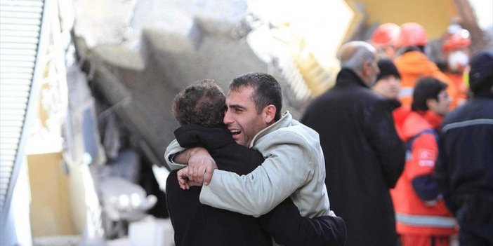 Türkiye, 2011'deki Depremde Van İçin Tek Yürek Oldu