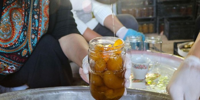 Kazanlar Patlıcan Reçeli İçin Kaynamaya Başladı