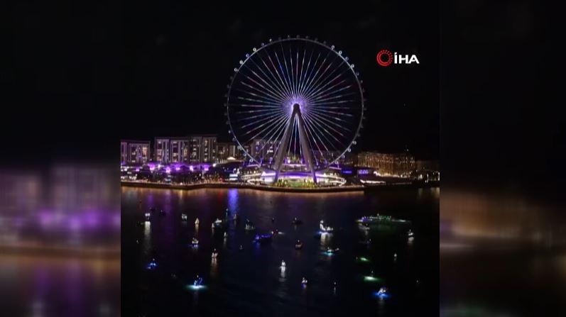 Dünyanın en büyük dönme dolabı Dubai’de açıldı