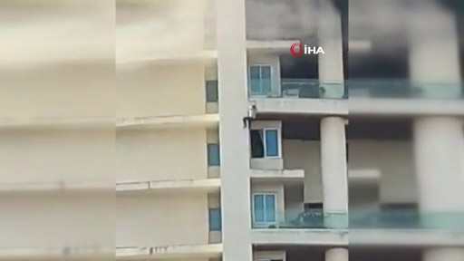 Alevlerden kaçmak için 19. kattan sarktı, metrelerce yükseklikten yere düştü