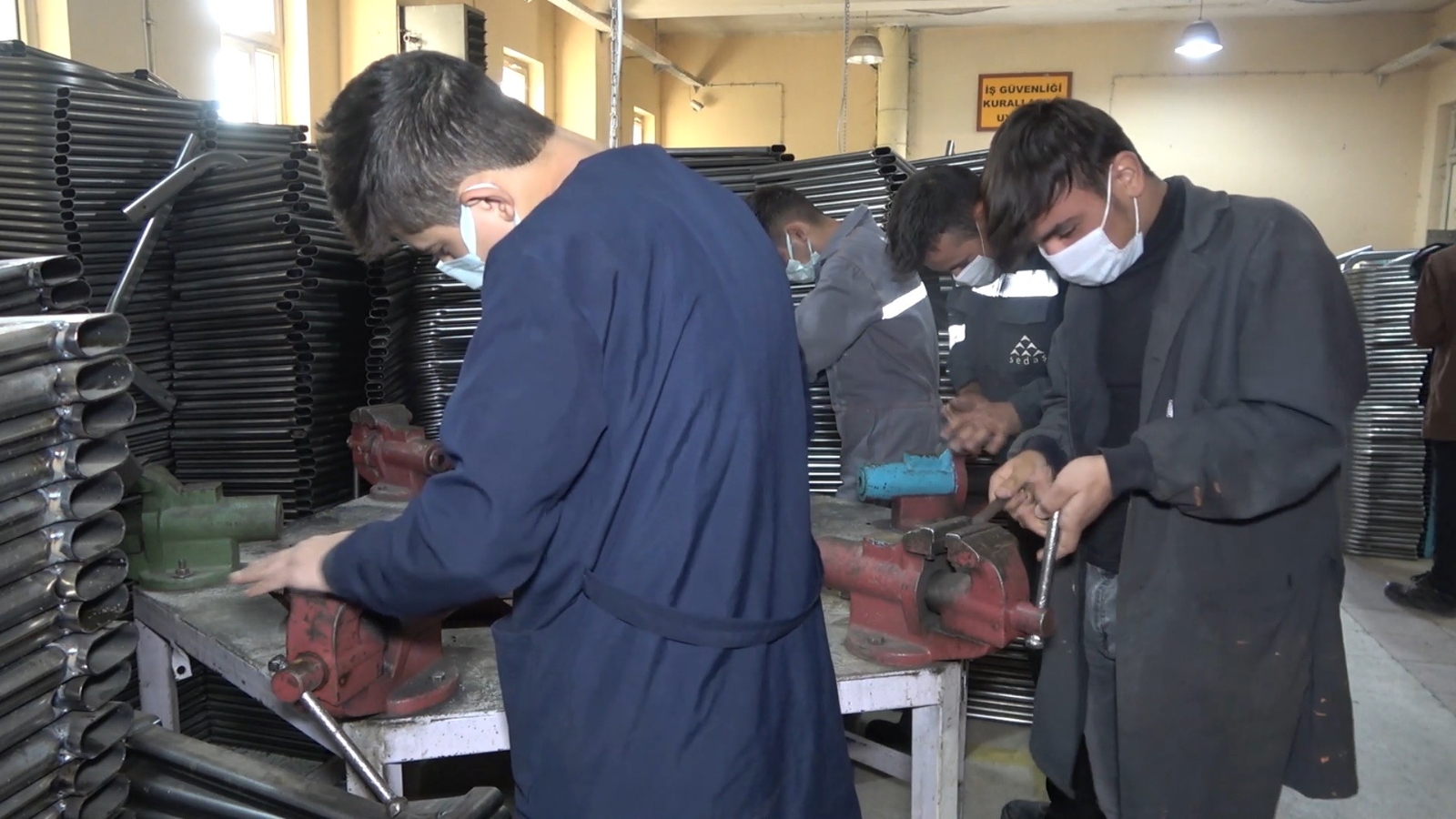 Meslek Lisesi Öğrencileri "Eğitim" İçin Ter Döküyor: Ekonomiye Yılda 1 Milyon 200 Bin Lira Katkı Sağlıyor