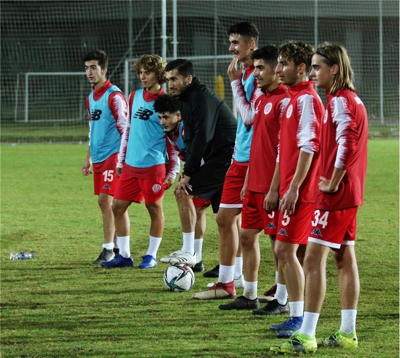 Antalyaspor’da Nuri Şahin, İkinci Maçında Galibiyet Hedefliyor