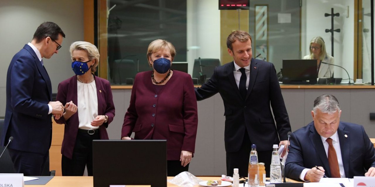 Angela Merkel mevkidaşlarıyla vedalaştı