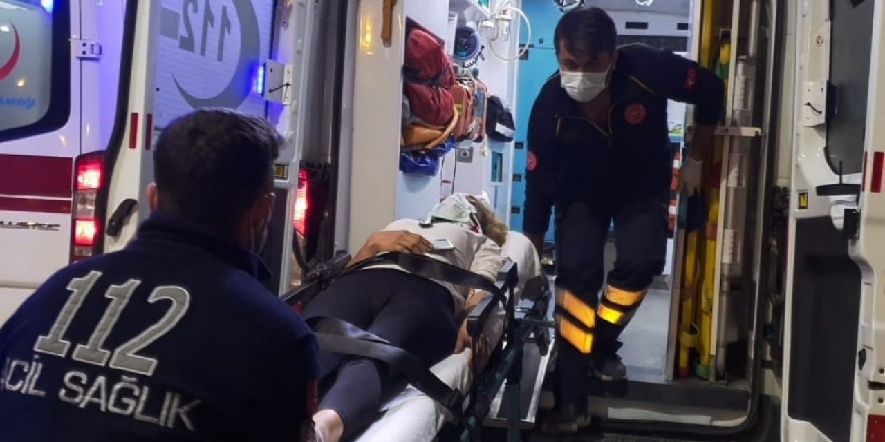 Bursa'da otomobil tıra çarptı