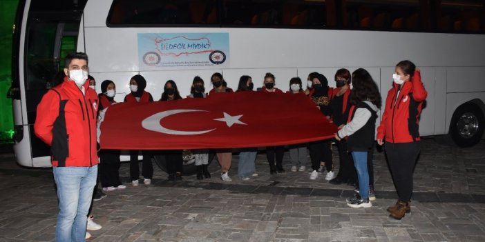 İzmirli 20 öğrenci 4 günlük gezi için yola çıktı