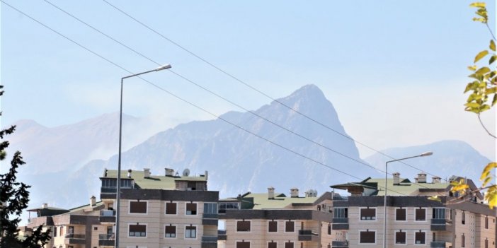 Antalya’da şehir merkezine yakın dağlık alanda yangın