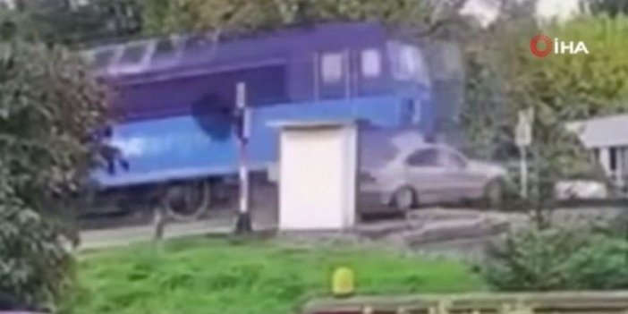 Slovakya’da yük treni otomobili biçti: 1 ölü