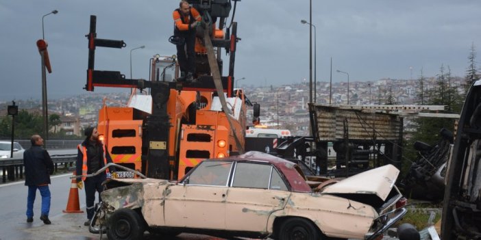 Arızalanan aracı yolcularla birlikte taşıyan çekici TEM’de devrildi
