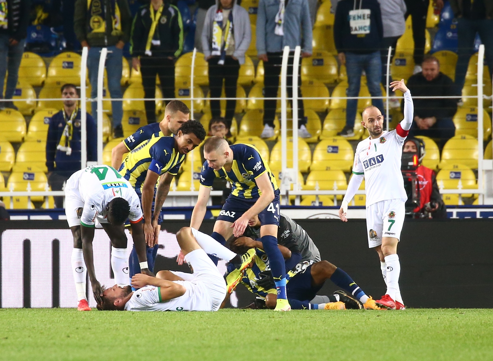 Süper Lig: Fenerbahçe: 1 - Alanyaspor: 2 (maç Sonucu)