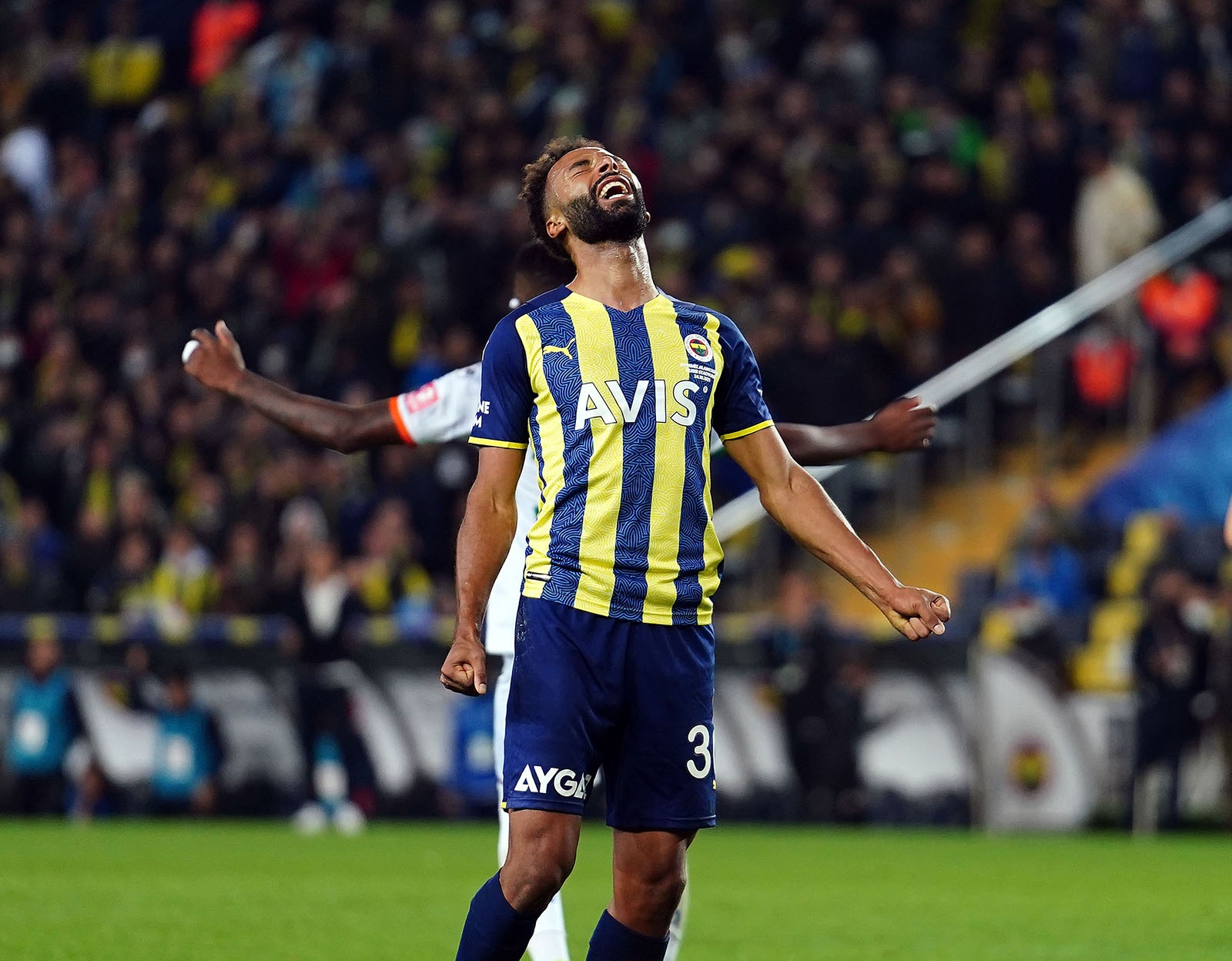 Nazım Islıklandı!