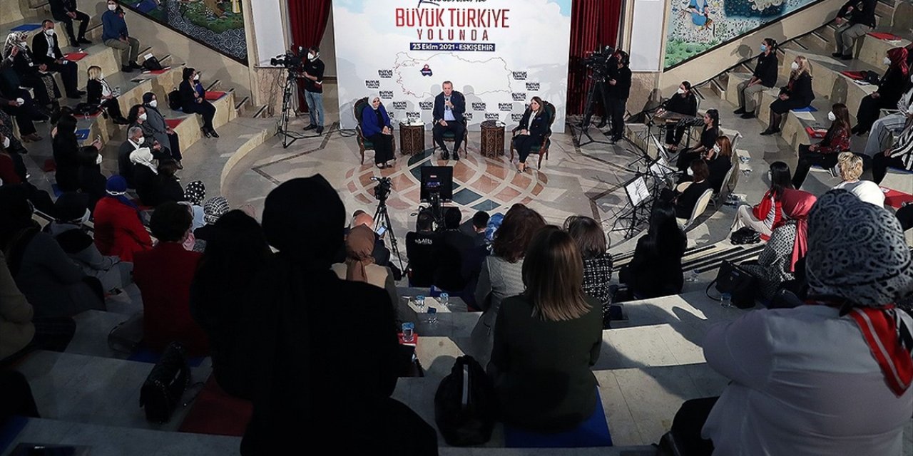 Cumhurbaşkanı Erdoğan: Kadınlarımızın Eğitim Ve Üretim Alanında Katettikleri Mesafe Tarihi Bir Başarının İfadesidir