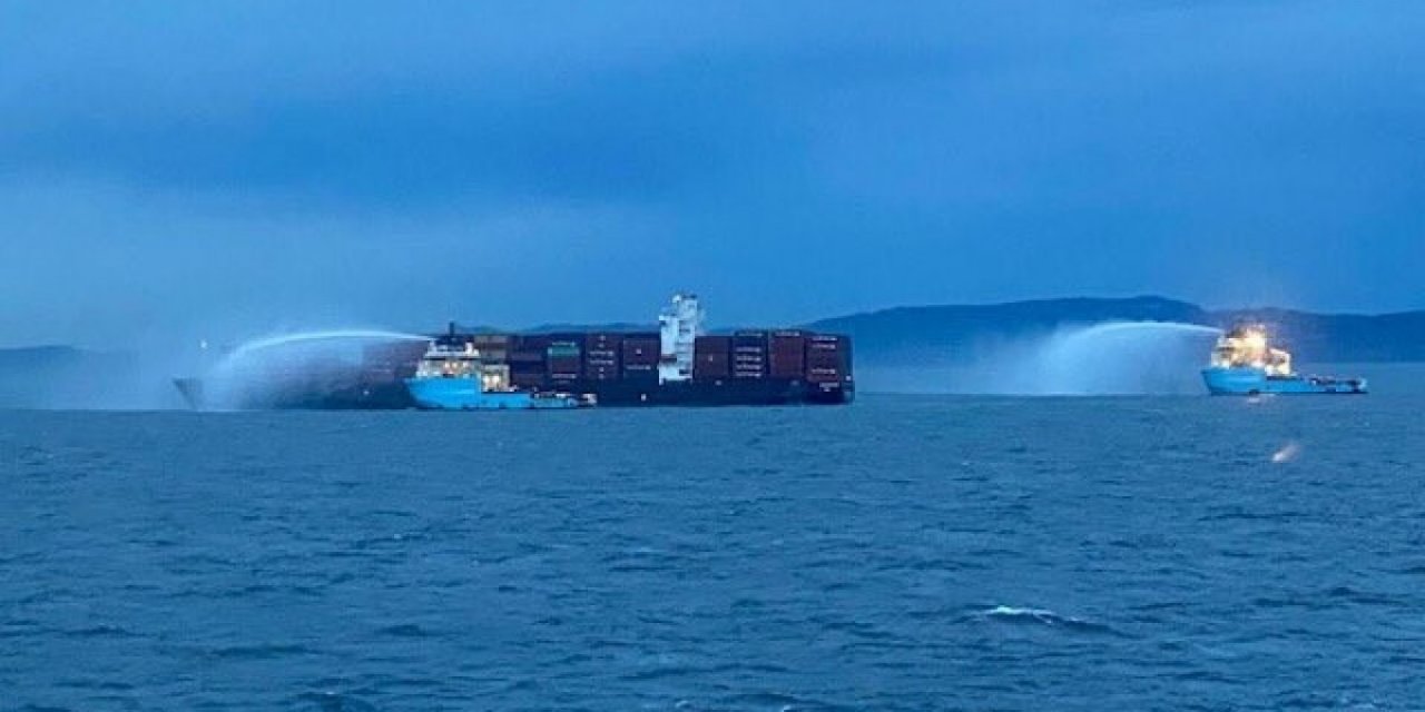 Kanada açıklarında konteyner gemisinde yangın