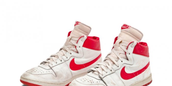 Michael Jordan’ın ayakkabıları 1.47 milyon dolara rekor fiyattan satıldı
