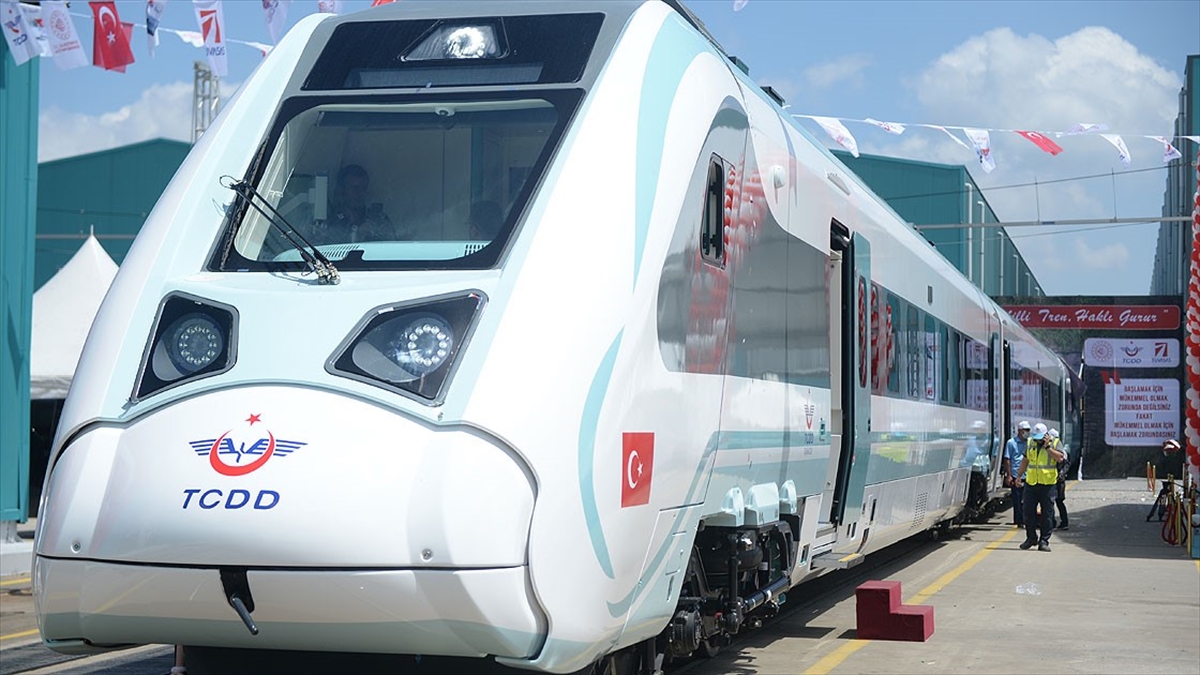 Fabrika Testleri Tamamlanan 'milli Elektrikli Tren' Gelecek Yıl Raylarda Olacak