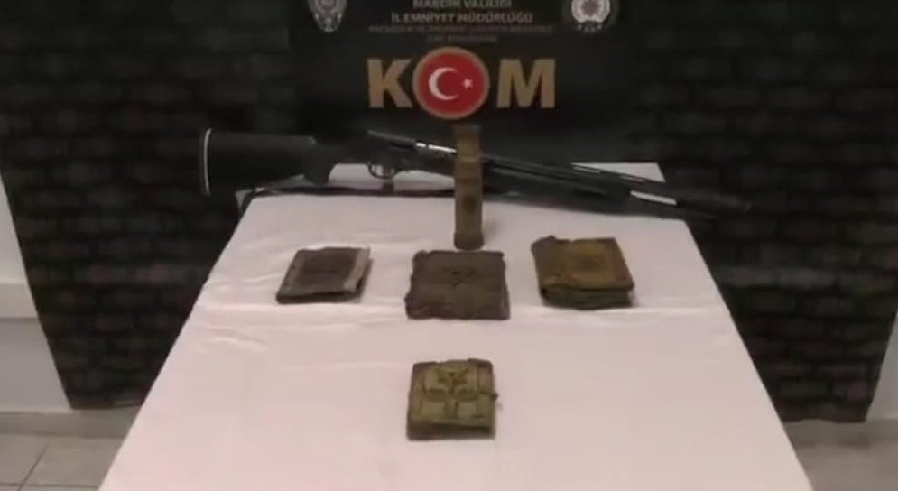 Mardin’de kaçakçılık operasyonunda altın işlemeli el yazması 5 Tevrat ele geçirildi