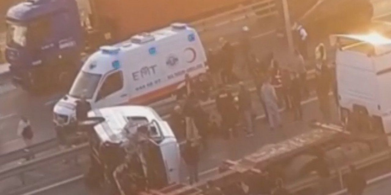 Beylikdüzü'nde işçi servisi kaza yaptı: Yaralılar var