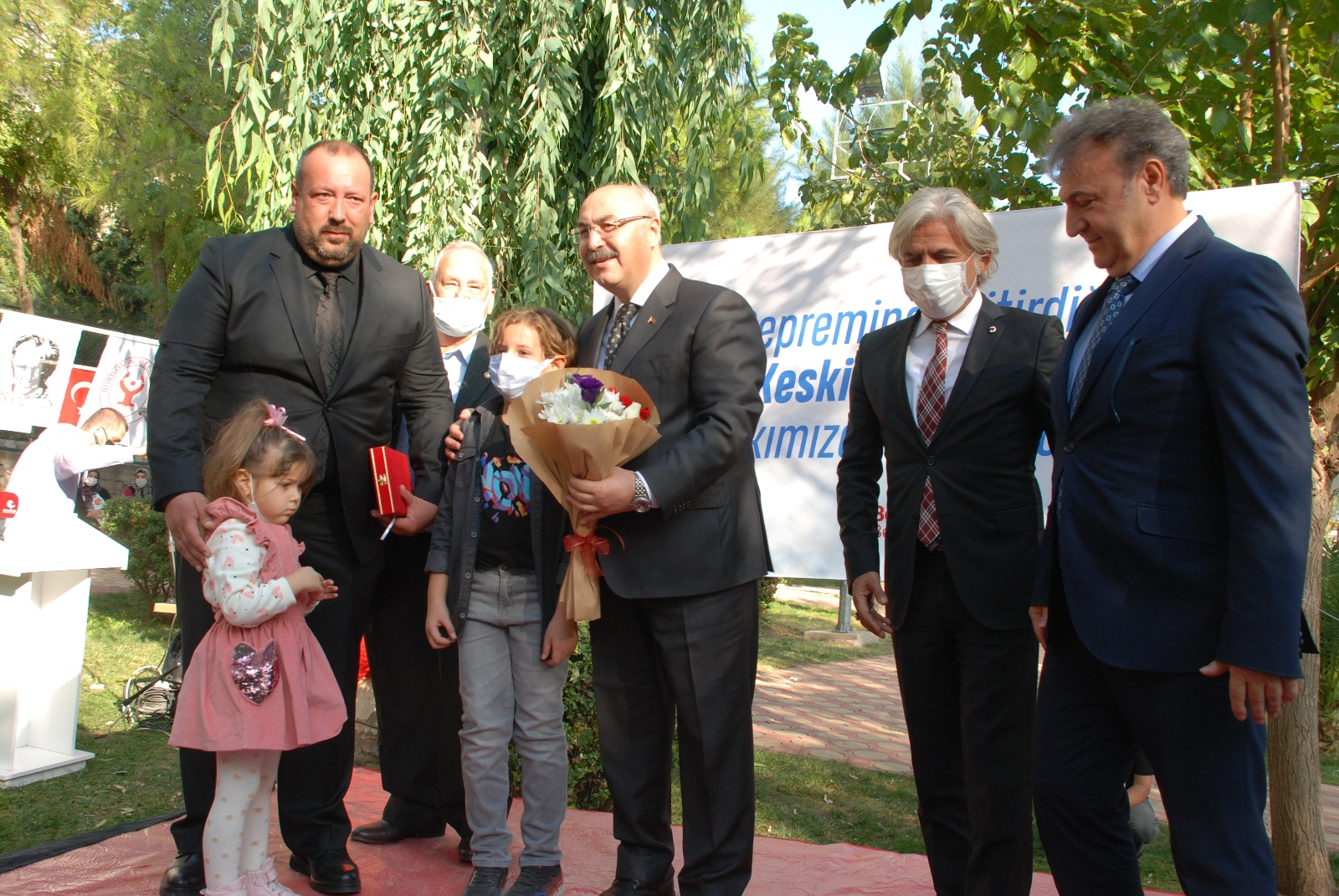 Depremin Sembolü Ayda, Merhum Annesinin Adını Taşıyan Parkta Oynadı