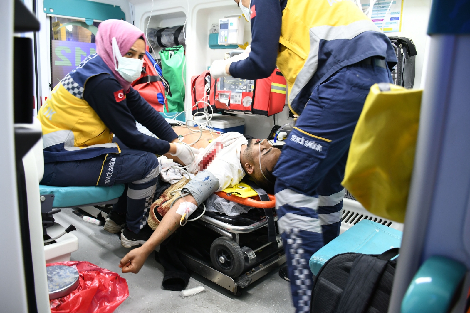 Yabancı uyruklu gençlerin bıçaklı kavgası güvenlik kamerasında