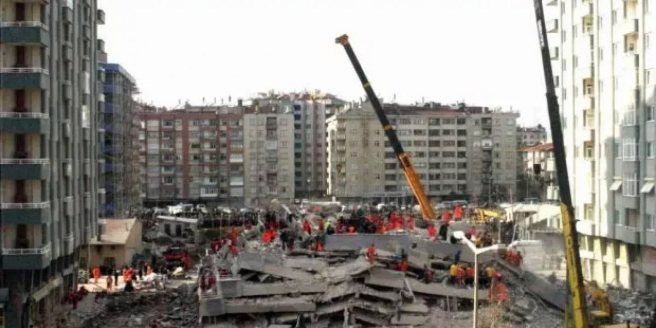 Zümrüt Apartmanı enkazından 5.5 gün sonra çıkartılan kişi, balkondan düşerek öldü