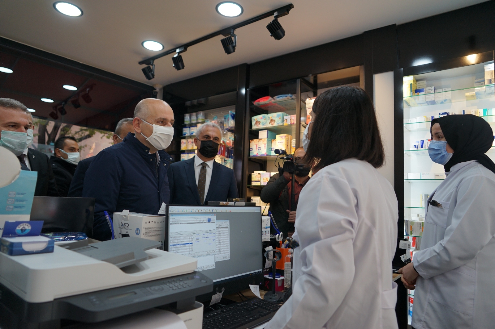 Bakan Karaismailoğlu, sel bölgesinde vatandaşlarla buluştu