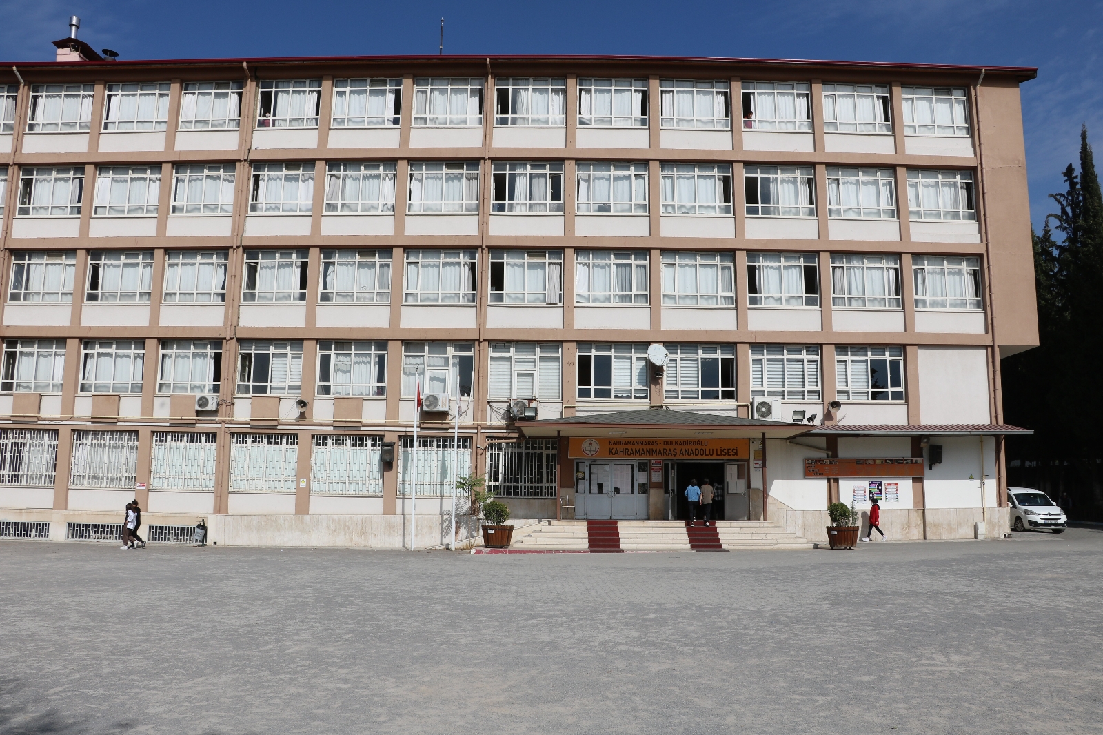 Bu lise bir asırdır eğitim hayatını sürdürüyor