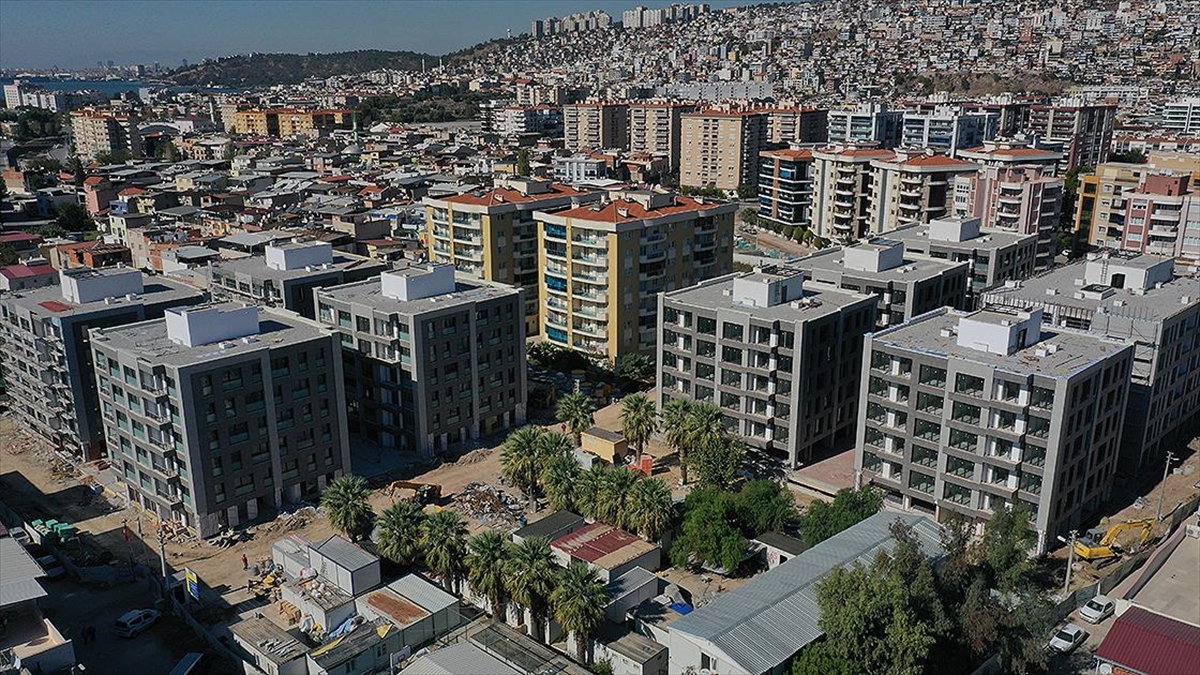 İzmir'de Depremzedeler Yeni Evlerine Kavuşmaya Başlıyor