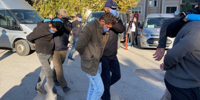 DEAŞ operasyonunda gözaltına alınan 4 kişi adliyeye sevk edildi