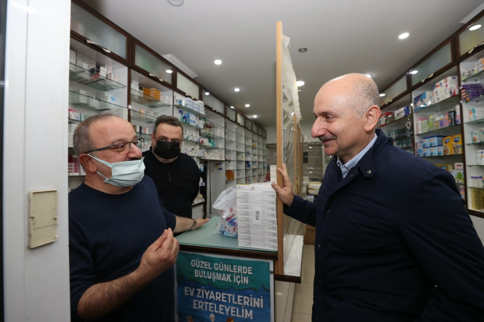 Bakan Karaismailoğlu, Türkeli’de esnaf ve vatandaşlarla bir araya geldi