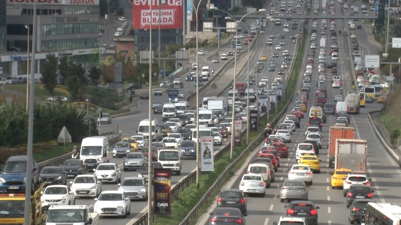 İstanbul’da Cumhuriyet Bayramı Öncesi Trafik Yoğunluğu Rekor Seviyeye Ulaştı