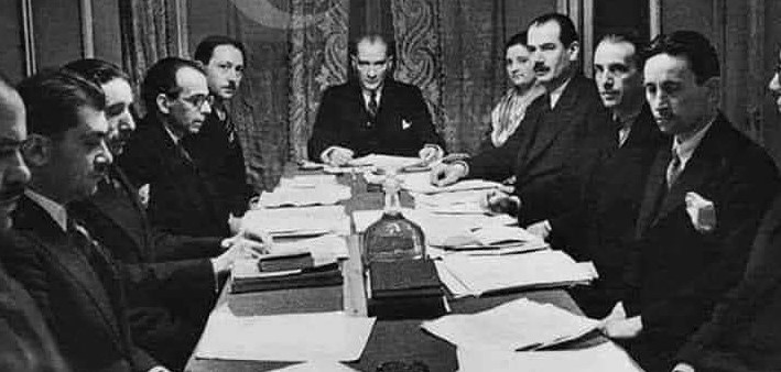 Efendiler Yarın Cumhuriyeti İlan Edeceğiz!!