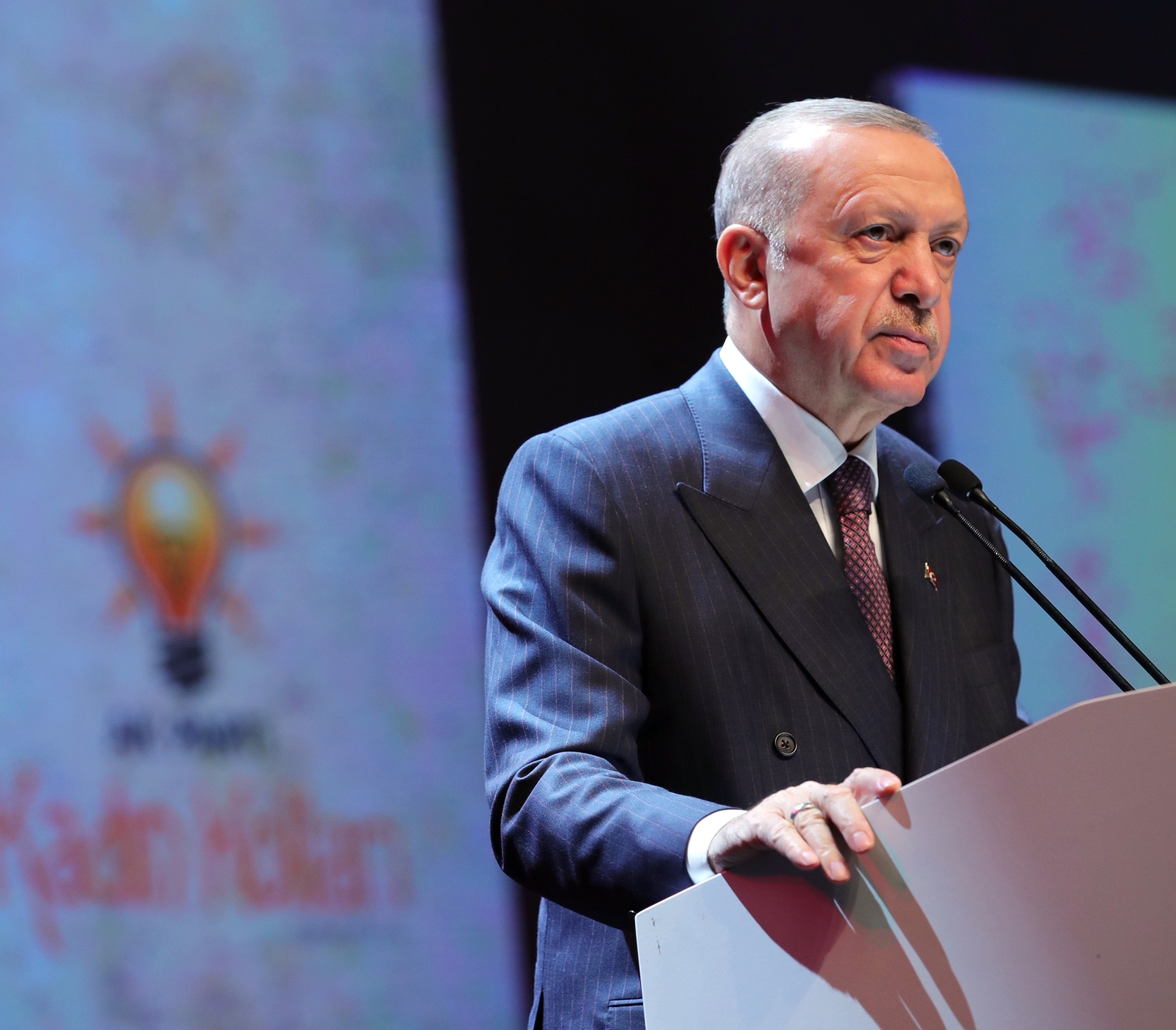 "Kadını ile erkeği ile 84 milyon omuz omuza büyük ve güçlü Türkiye’yi inşa etmekte kararlıyız"