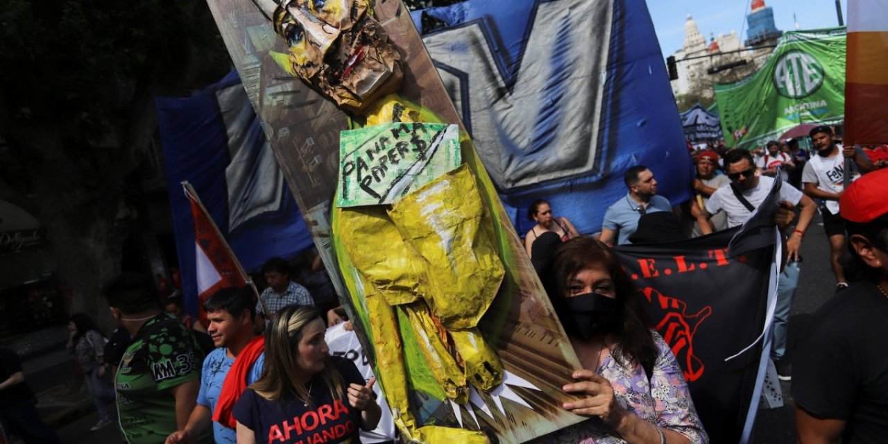 Arjantin'de yüzlerce kişi sokağa döküldü