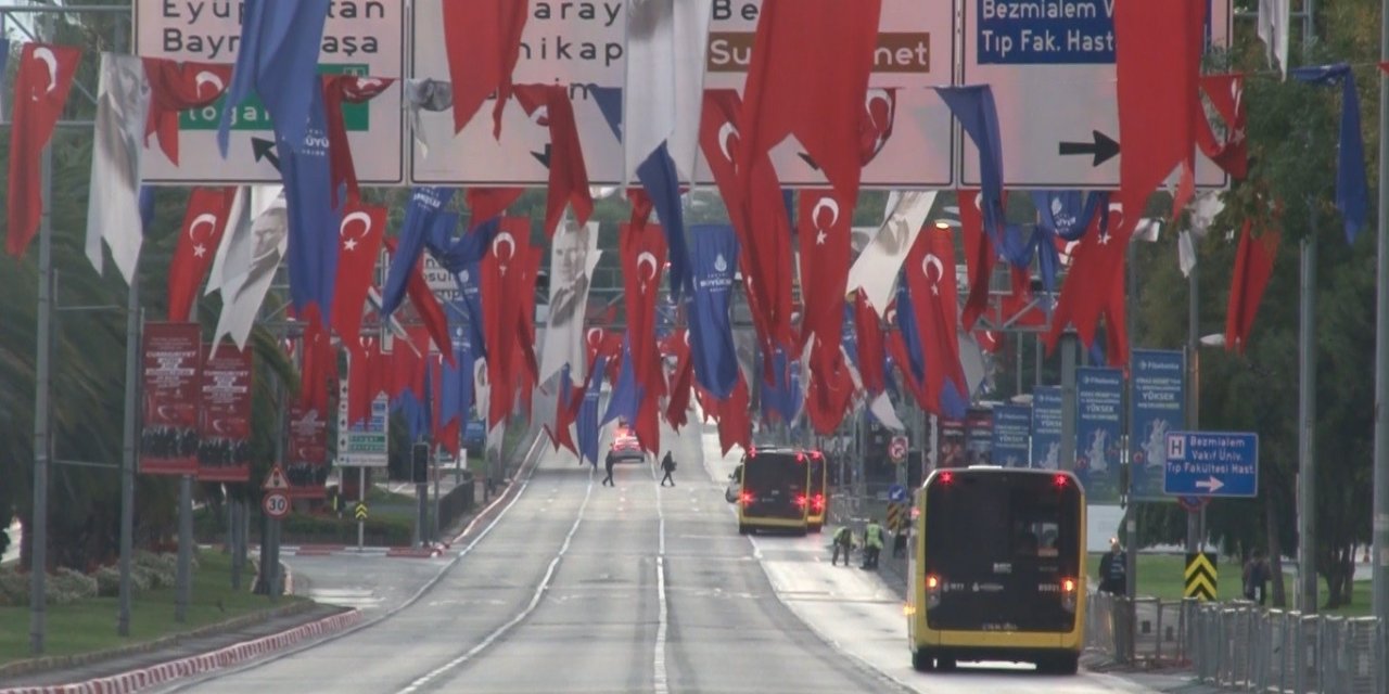 Vatan Caddesi 29 Ekim Cumhuriyet Bayramı kutlamaları nedeniyle trafiğe kapatıldı