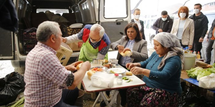 Çerçioğlu, Ata Mahallesi'nde Semt Pazarını Ziyaret Etti