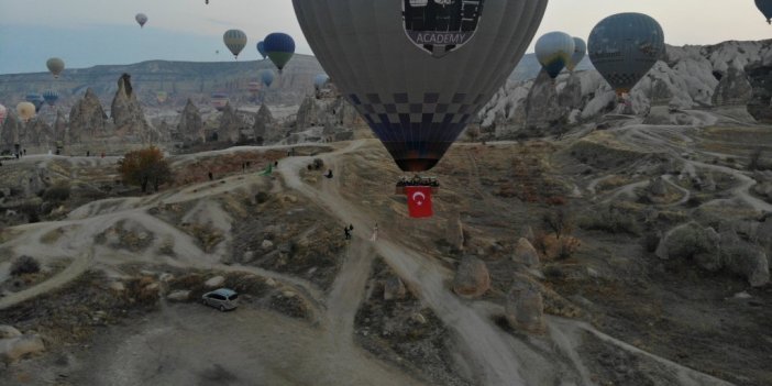 Kapadokya’da gökyüzünde 29 Ekim Cumhuriyet Bayramı coşkusu yaşandı