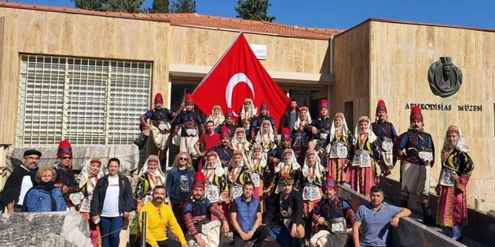 Efeler, Cumhuriyet Bayramı’nı 2 bin 500 yıllık antik kentte kutladı