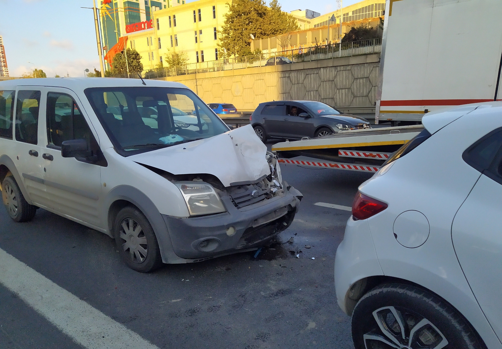 Basın Ekspres Yolu’nda zincirleme kaza: 1 yaralı