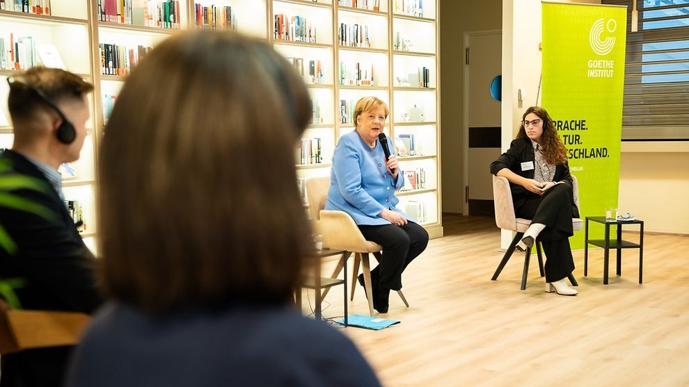 Merkel: “Diyalog, Çözümün Anahtarıdır”